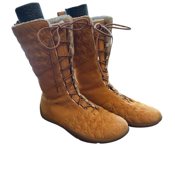 Helly Hansen Shoes - Womens Helly Hansen Leather Embroidered SnowflakeWaterproof Boots Size 7